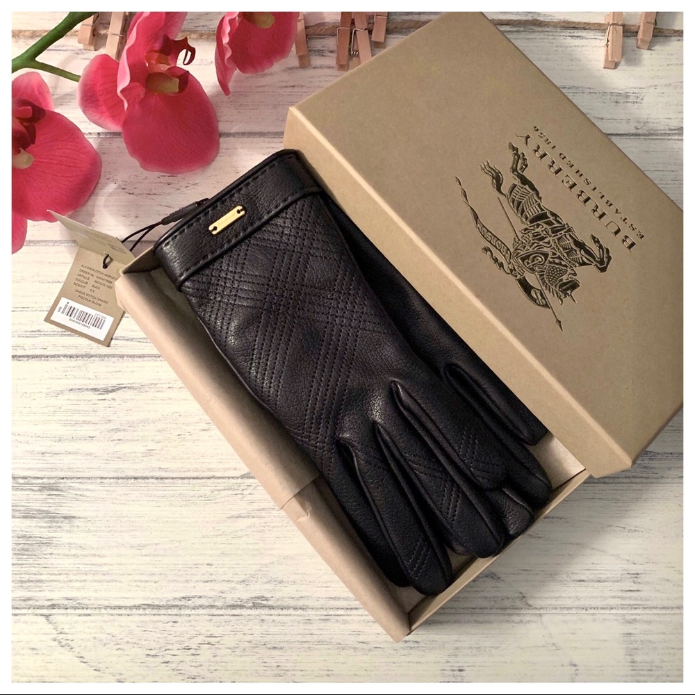 HP🎉NWT Burberry Check Stitch Grainy Piccola Glove